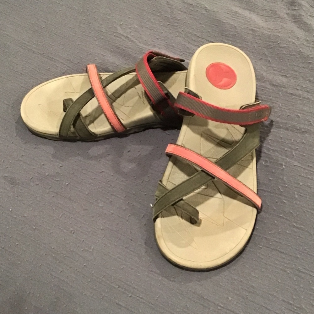 Vionic Pink and Grey Mojave sandals